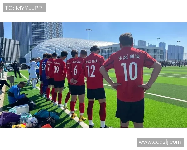 盘点那些在绿茵场上以抖肩动作惊艳球迷的传奇足球球星